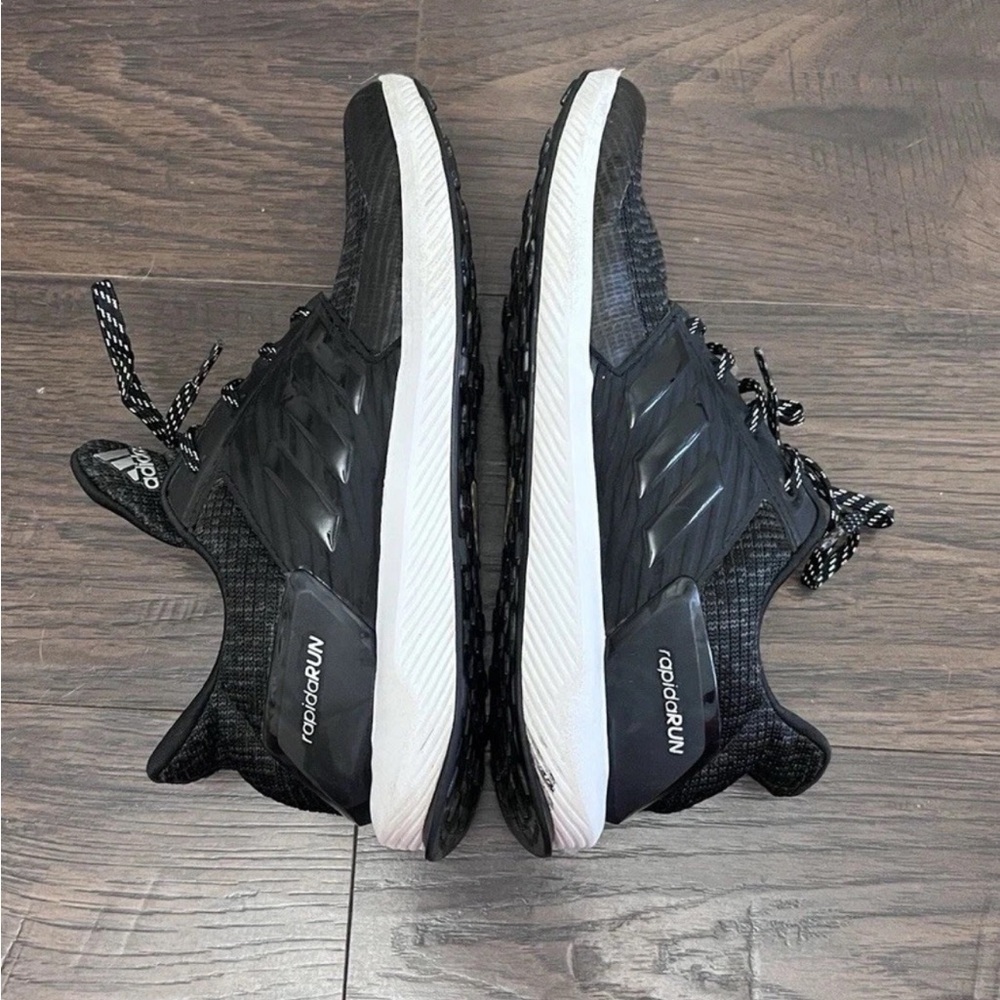 adidas Black and White Rapidarun Kids cloud foam Sneakers size 4